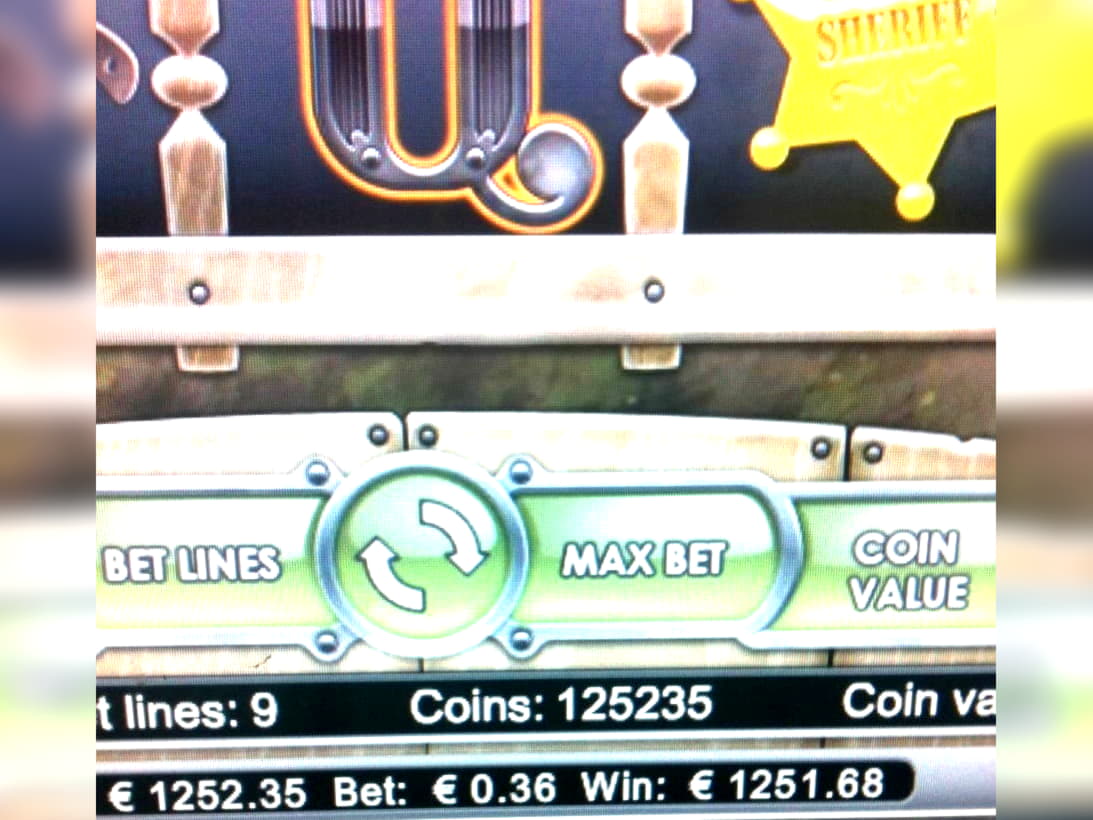$385 Daily freeroll slot tournament at Royal Panda Casino