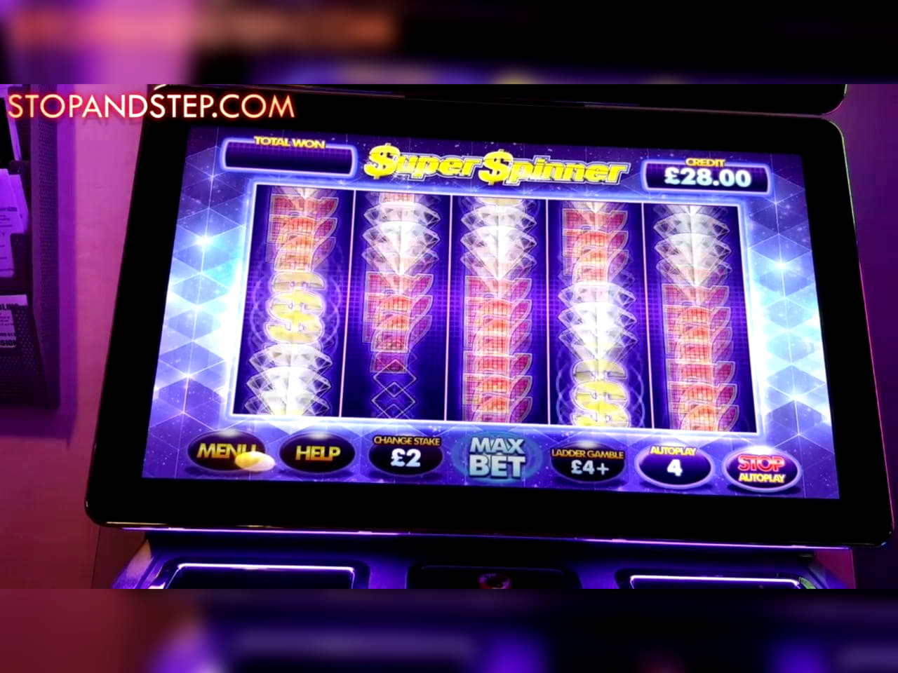 €785 Daily freeroll slot tournament at Superior Casino