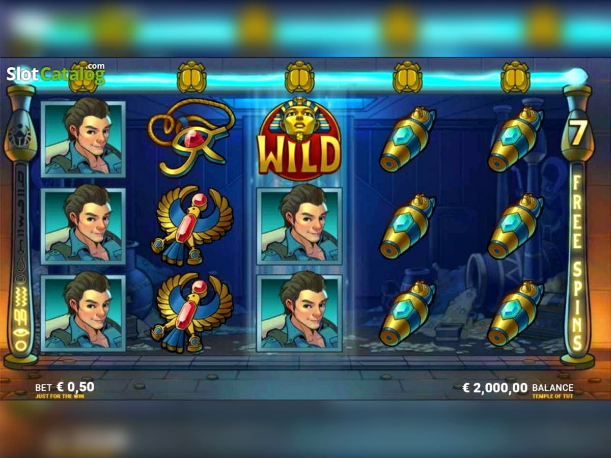 $585 Daily freeroll slot tournament at Royal Panda Casino