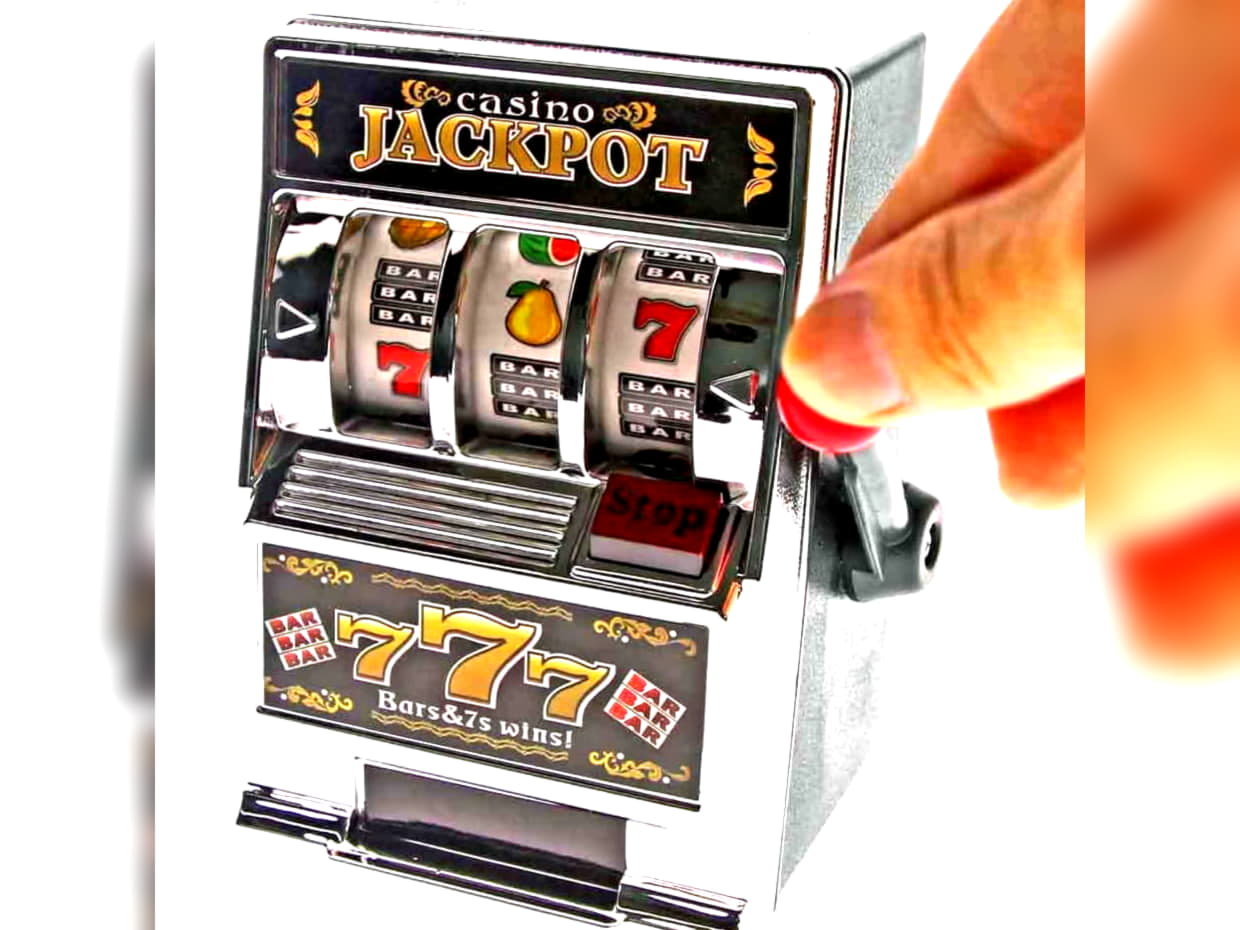 $450 Daily freeroll slot tournament at Karamba Casino