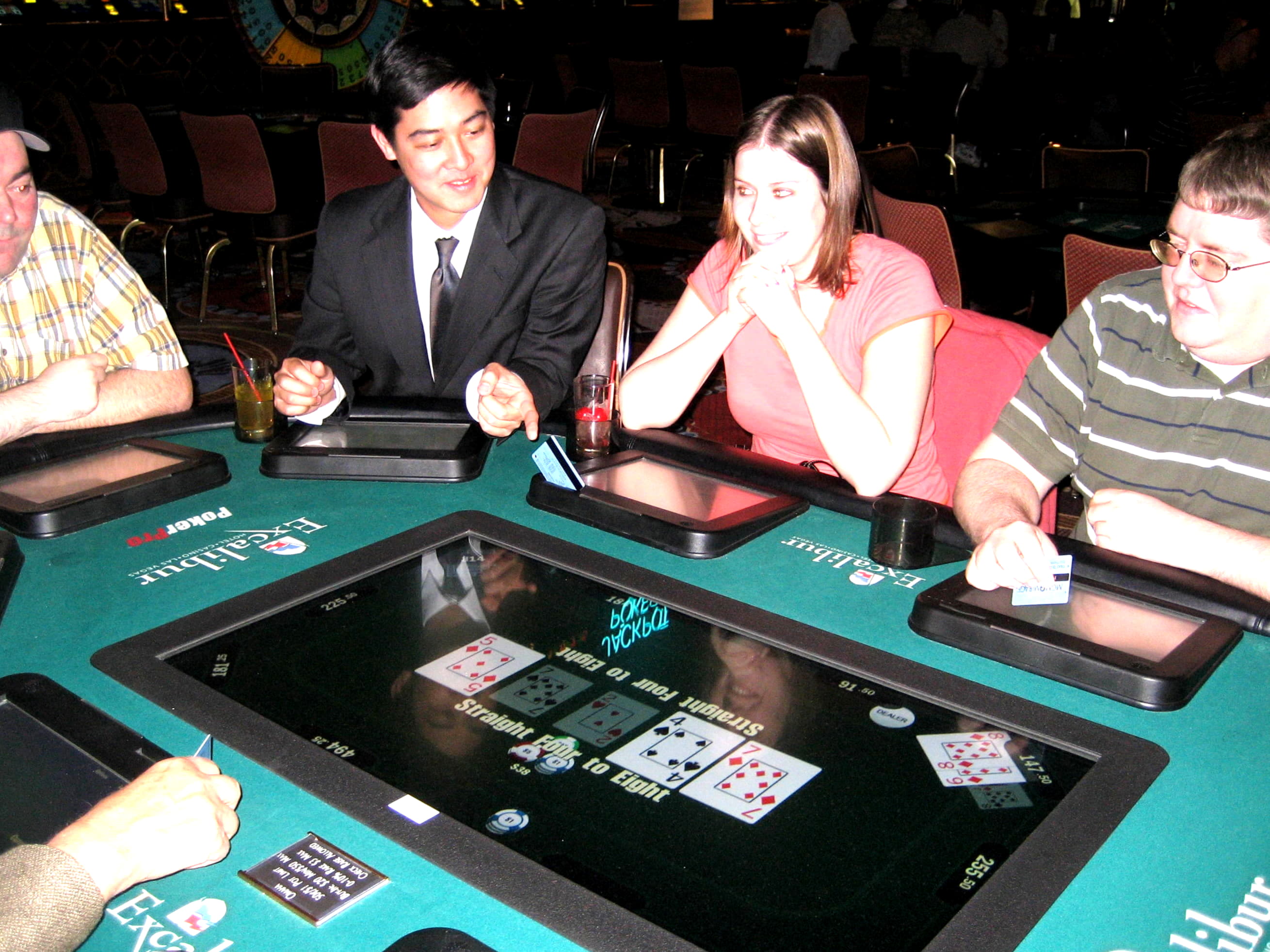 £865 Daily freeroll slot tournament at Hopa Casino