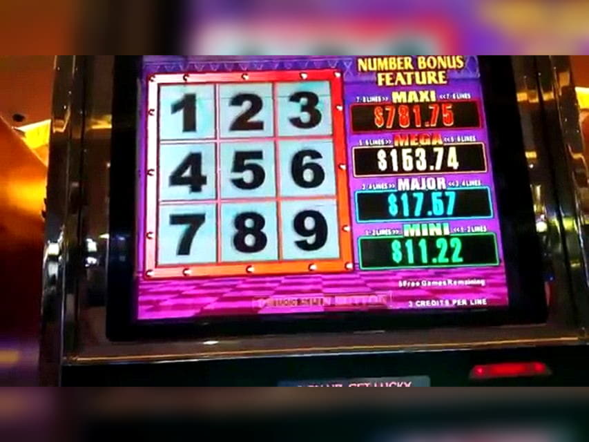 €745 Daily freeroll slot tournament at CoolCat Casino