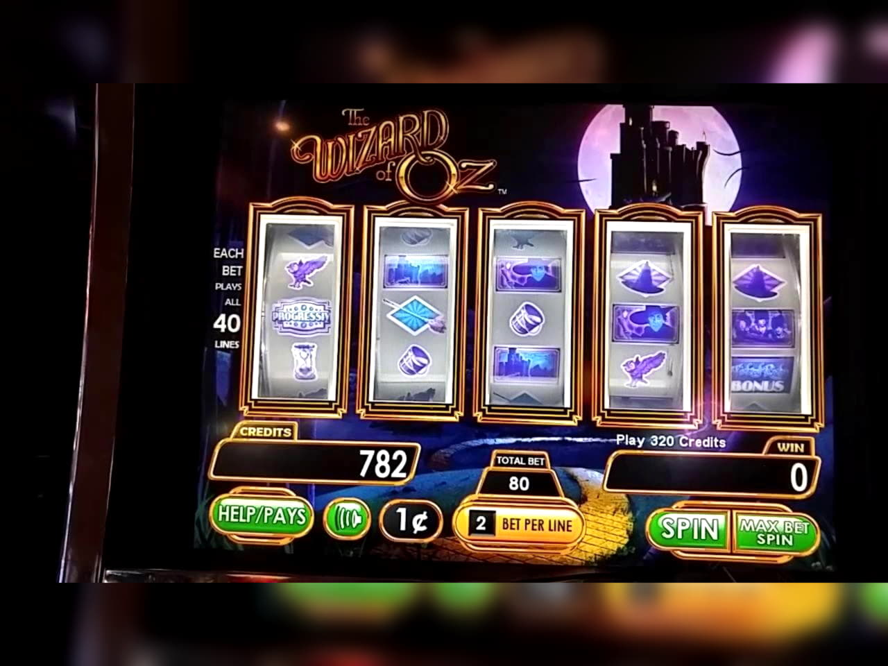 €455 Daily freeroll slot tournament at Royal Panda Casino