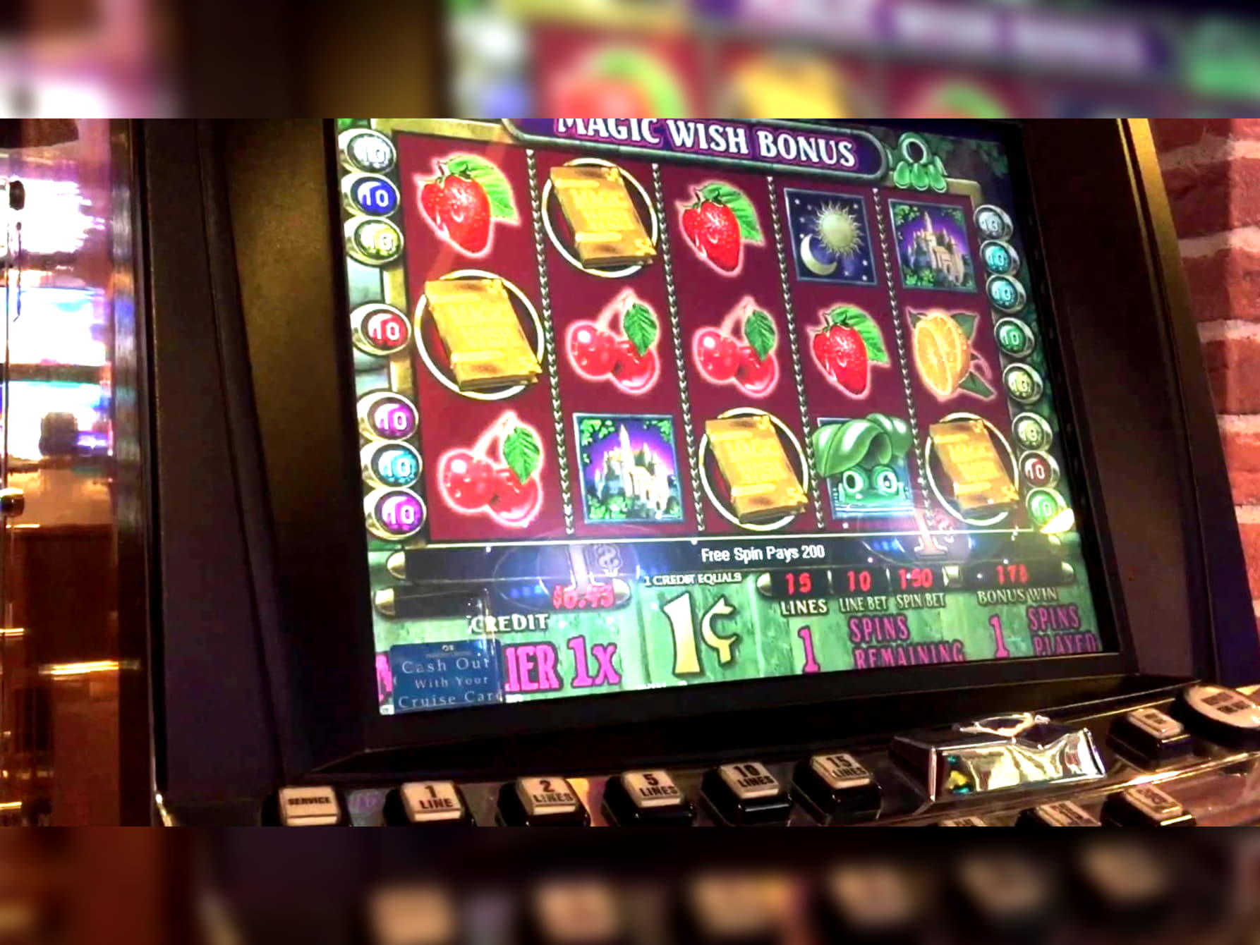 EUR 250 Mobile freeroll slot tournament at Royal Panda Casino