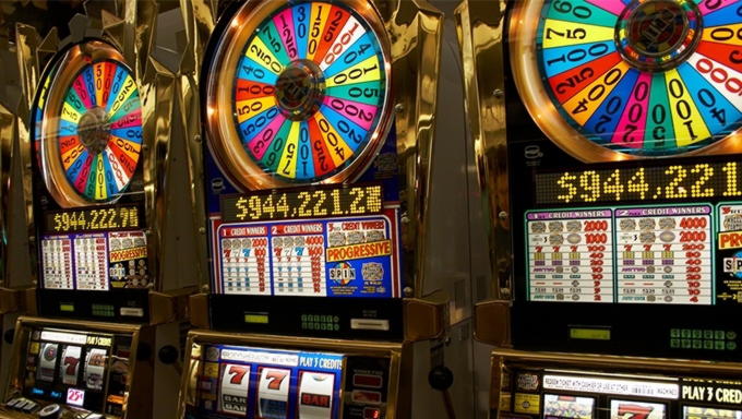 €525 Mobile freeroll slot tournament at London Casino 