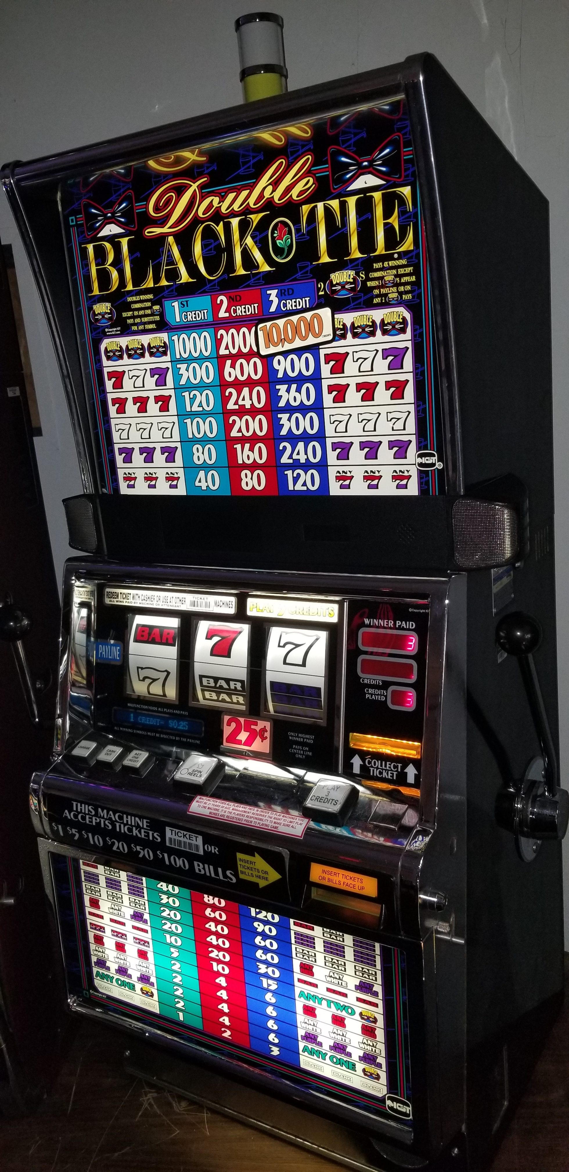 €75 Daily freeroll slot tournament at Royal Panda Casino